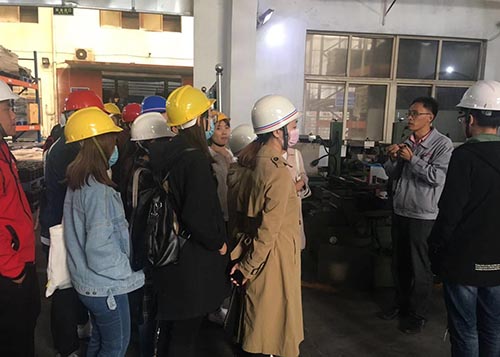 熱烈歡迎青島科技大學(xué)學(xué)生到青島豐東參觀學(xué)習(xí)