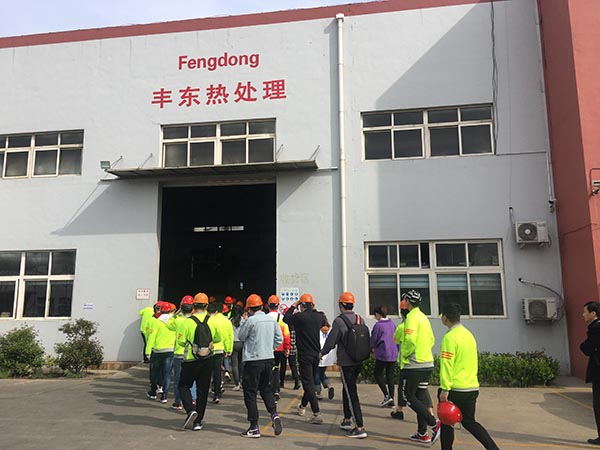 青島科技大學組織學生來青島豐東熱處理參觀學習